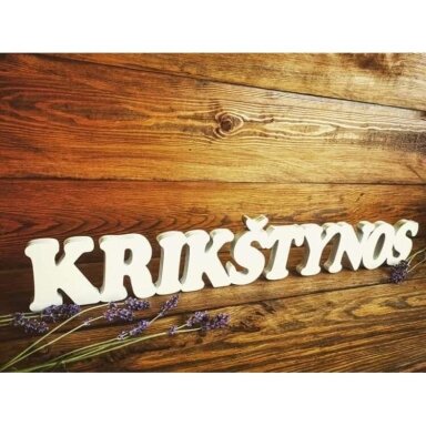 Pastatomas užrašas "Krikštynos"